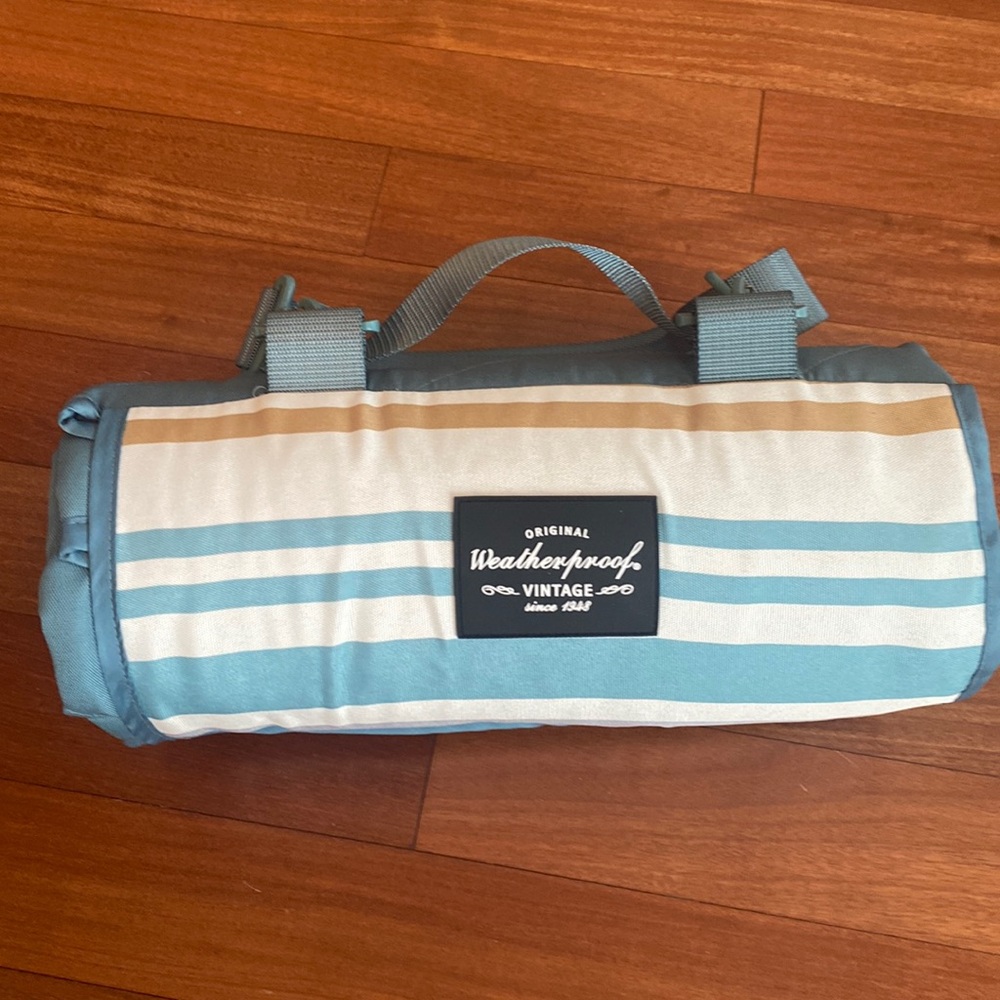 Weatherproof Vintage Teal & Cream Packable Outdoor Blanket, LIKE NEW